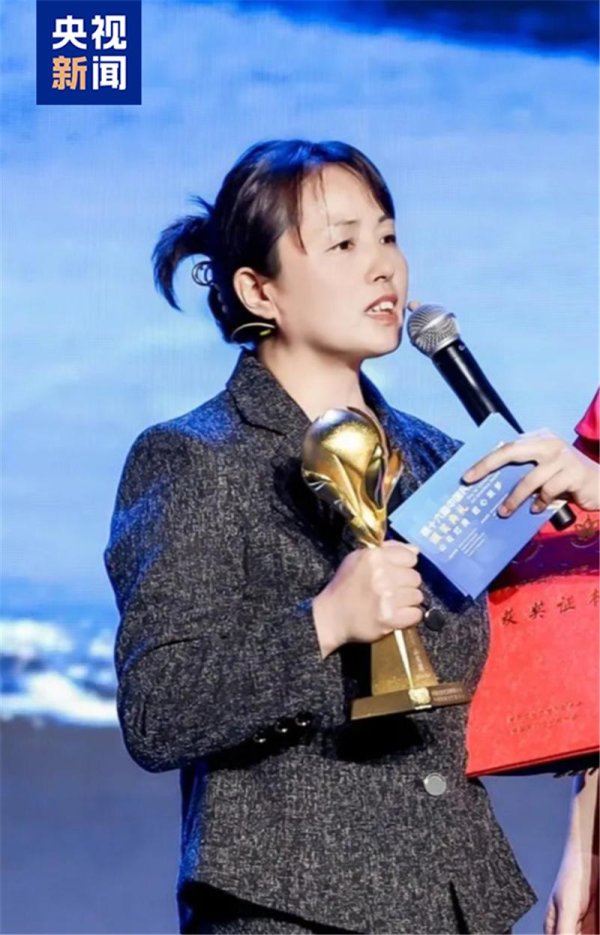 旗开网 “卖水果的就不能有自己的梦想? ”